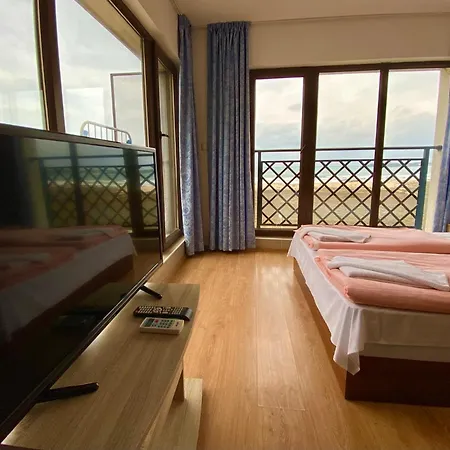 Teos Aparthotel *