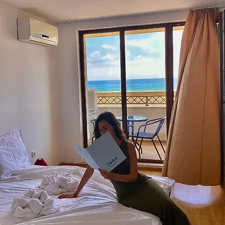 Teos Aparthotel *